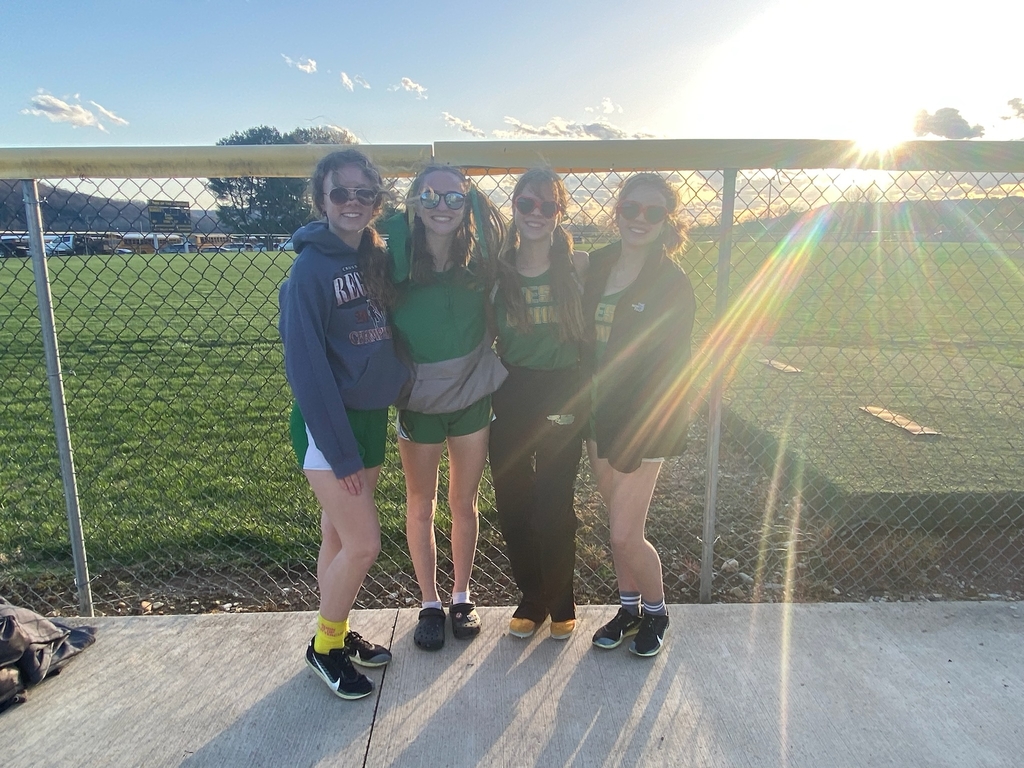 WUHS Girls 4x800 wins at Paint Valley