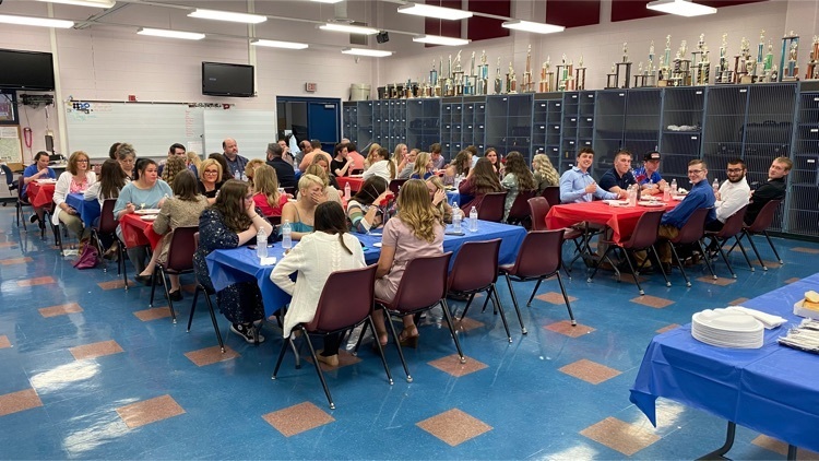 Teachers & students enjoying and end-of-year meal.  