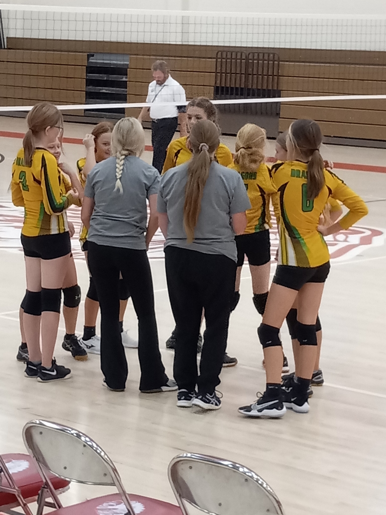 WUHS 8th grade volleyball team defeats Eastern.